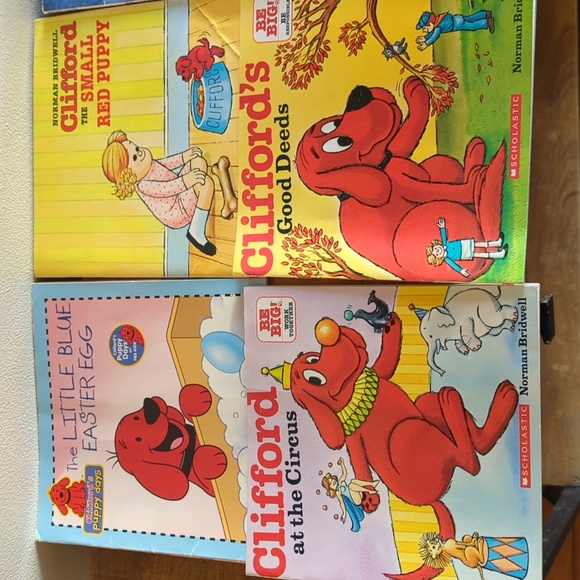 A lot of 15 Clifford the Big Red Dog kids books - Picture 1 of 4